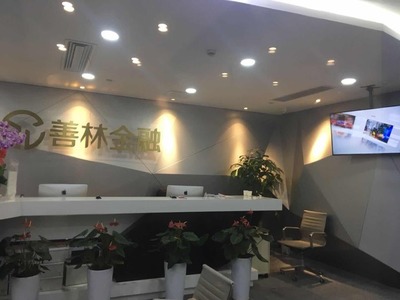 善林金融被調查現場直擊 警方連夜值守辦公區(qū)，金融信息咨詢行業(yè)再響警鐘